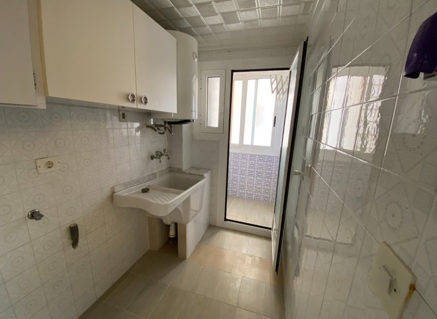 Resale - Apartment / flat - Sax