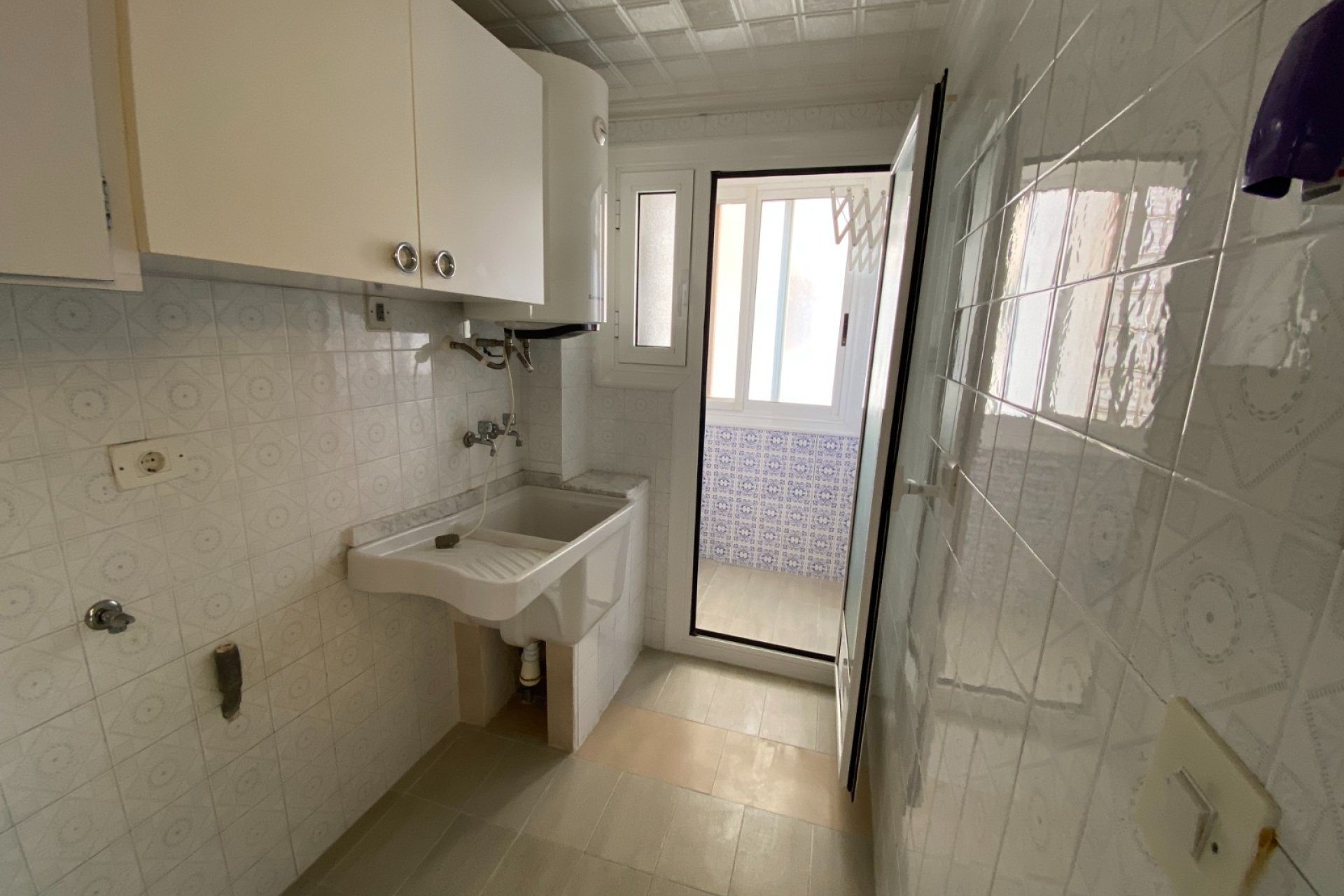 Resale - Apartment / flat - Sax