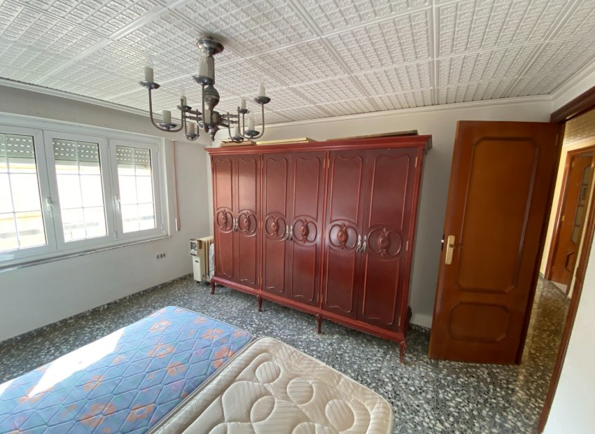 Resale - Apartment / flat - Sax