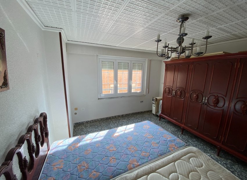 Resale - Apartment / flat - Sax