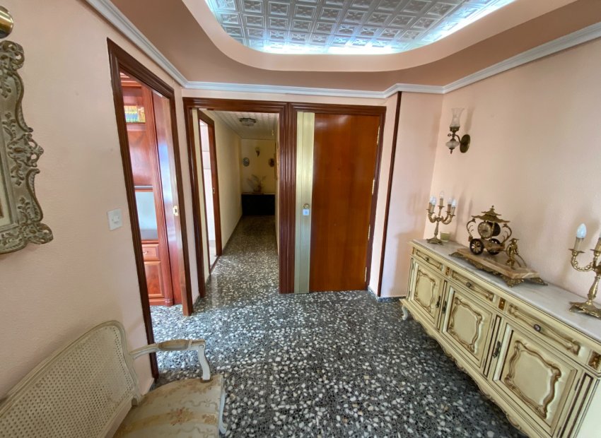 Resale - Apartment / flat - Sax