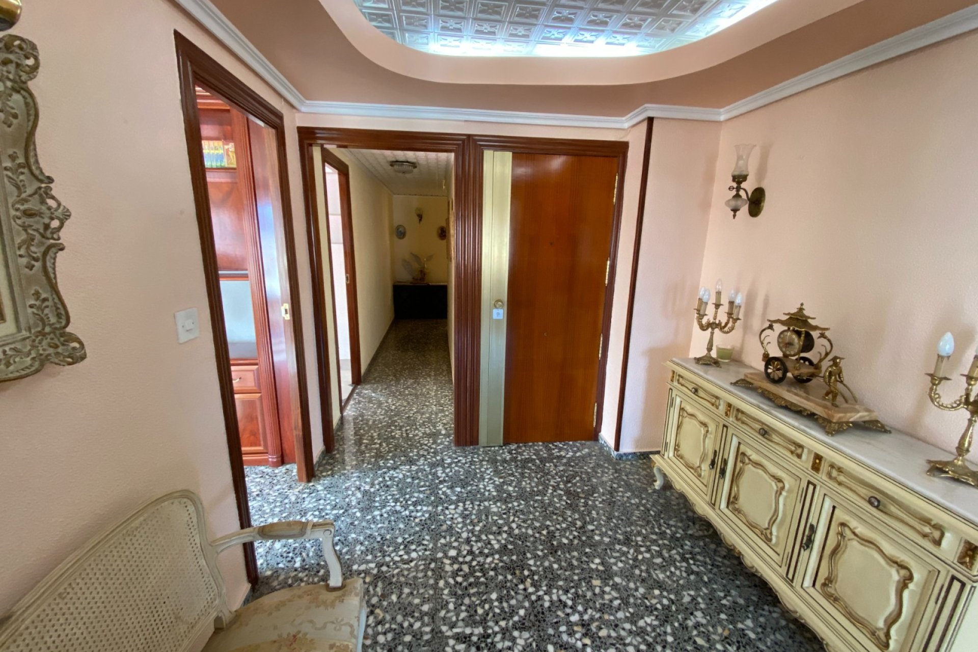 Resale - Apartment / flat - Sax
