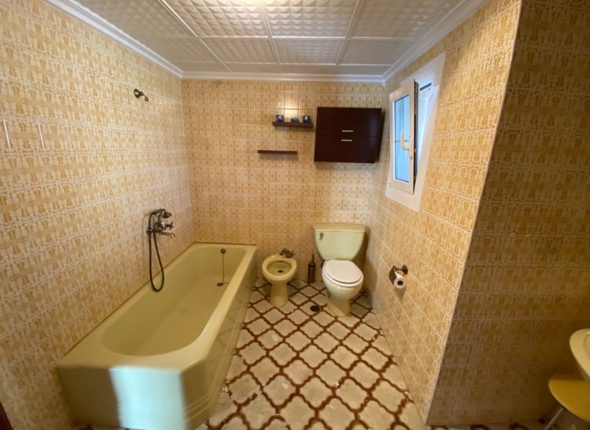 Resale - Apartment / flat - Sax