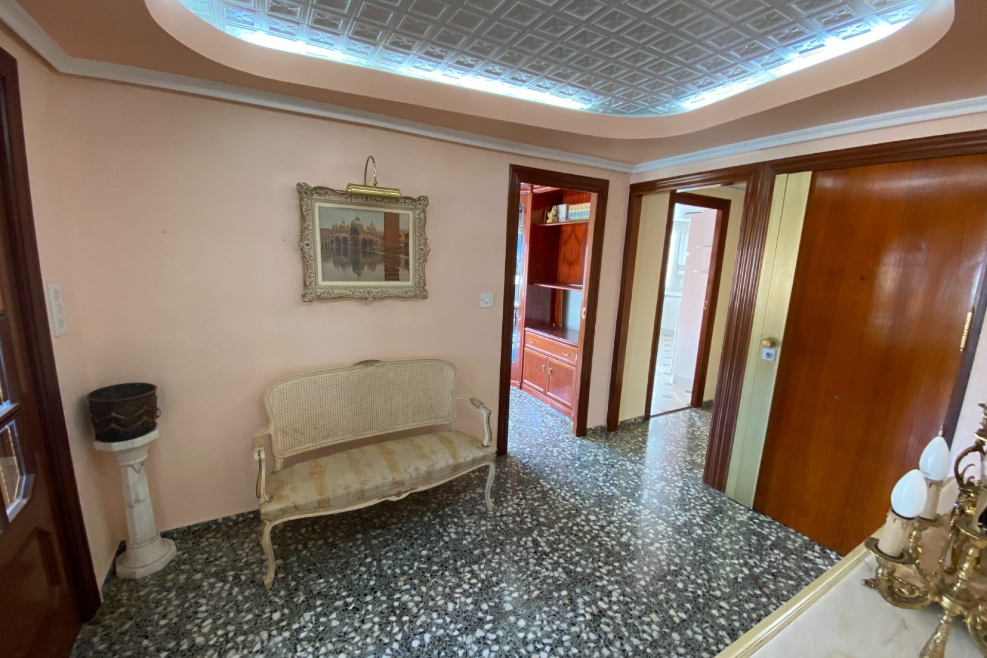 Resale - Apartment / flat - Sax