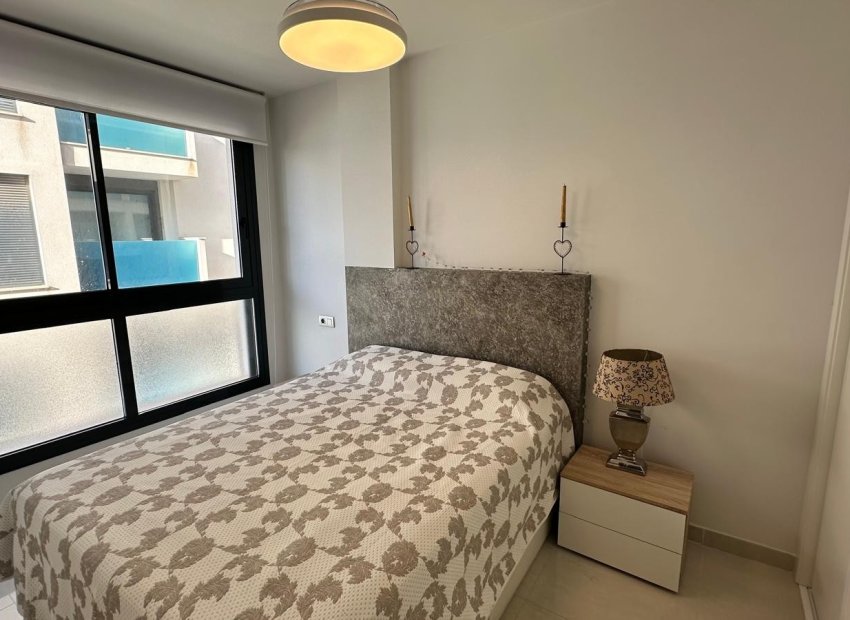 Resale - Apartment / flat - Torrevieia - Calas Blancas
