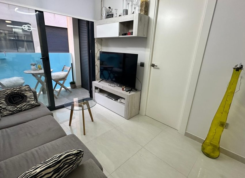 Resale - Apartment / flat - Torrevieia - Calas Blancas