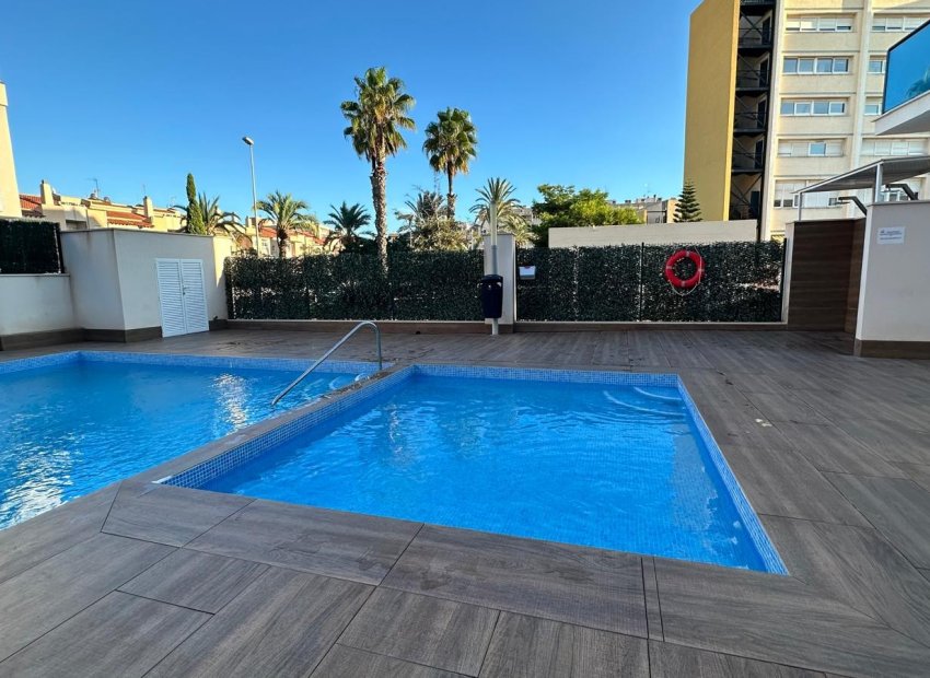 Resale - Apartment / flat - Torrevieia - Calas Blancas