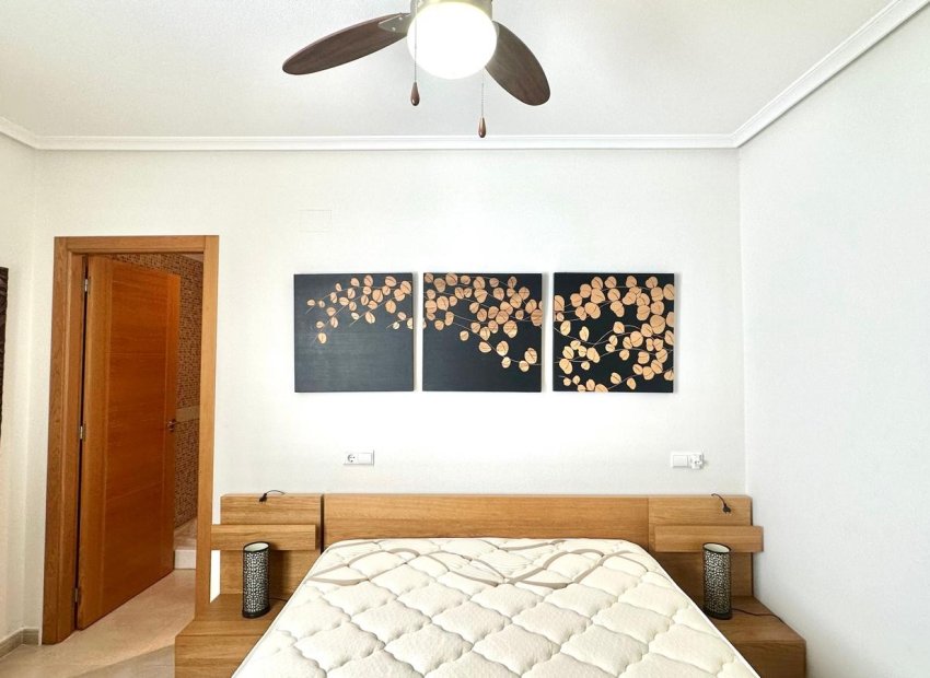 Resale - Apartment / flat - Torrevieia - Center