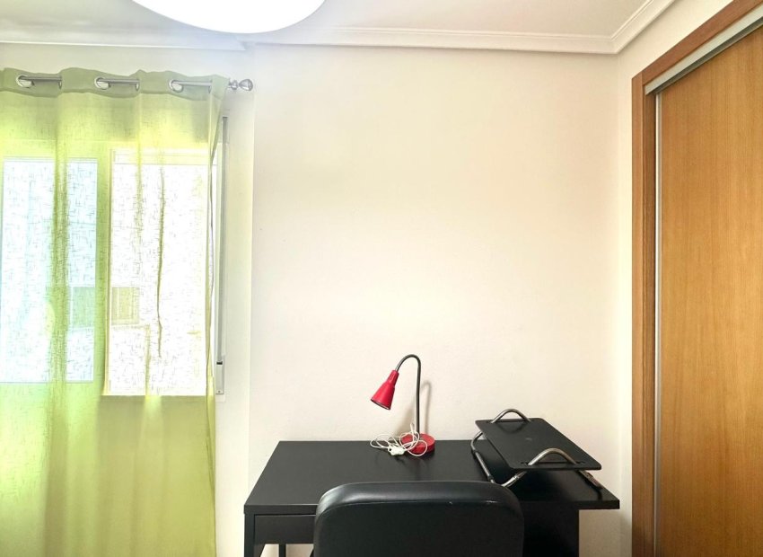 Resale - Apartment / flat - Torrevieia - Center