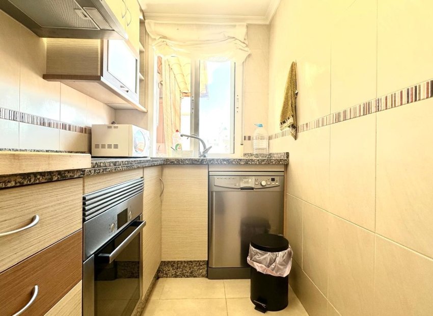 Resale - Apartment / flat - Torrevieia - Center