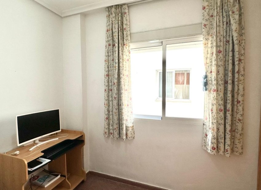 Resale - Apartment / flat - Torrevieia - Center