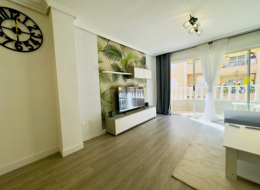 Resale - Apartment / flat - Torrevieia - Center