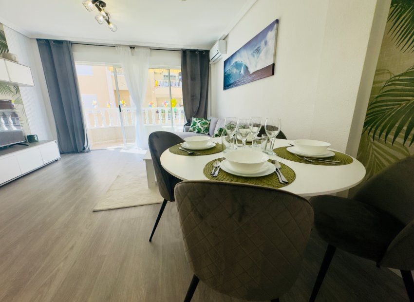 Resale - Apartment / flat - Torrevieia - Center