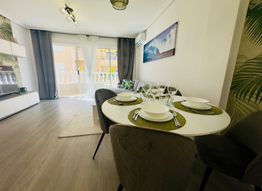 Resale - Apartment / flat - Torrevieia - Center