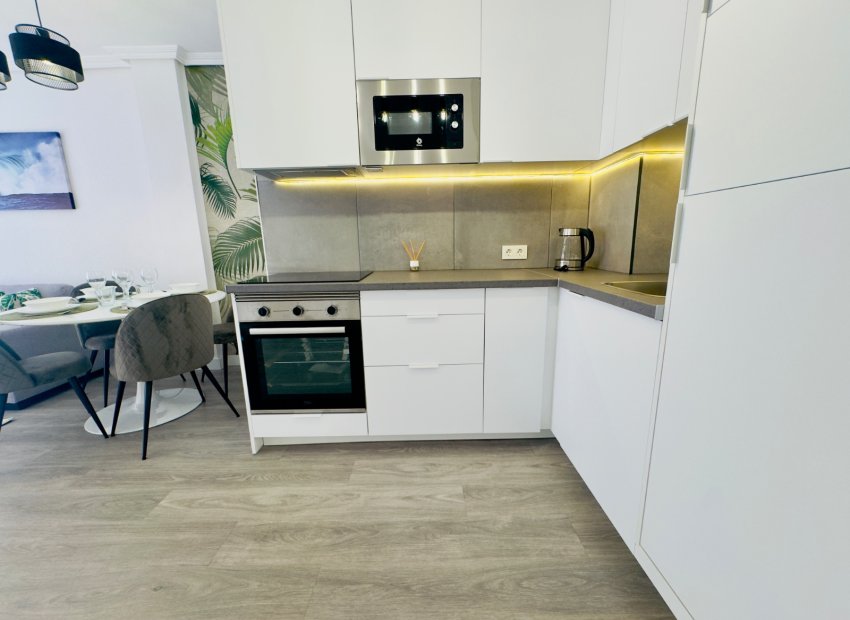 Resale - Apartment / flat - Torrevieia - Center