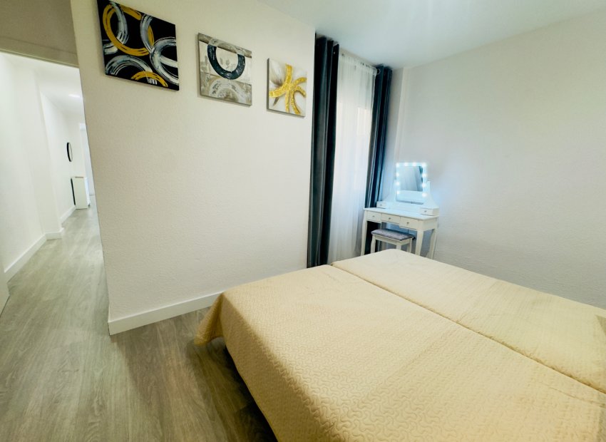 Resale - Apartment / flat - Torrevieia - Center