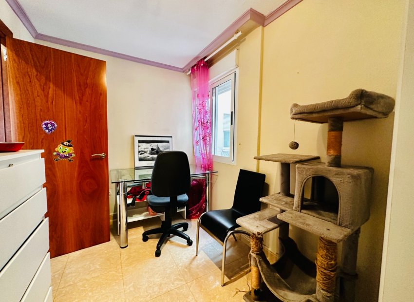 Resale - Apartment / flat - Torrevieia - Center