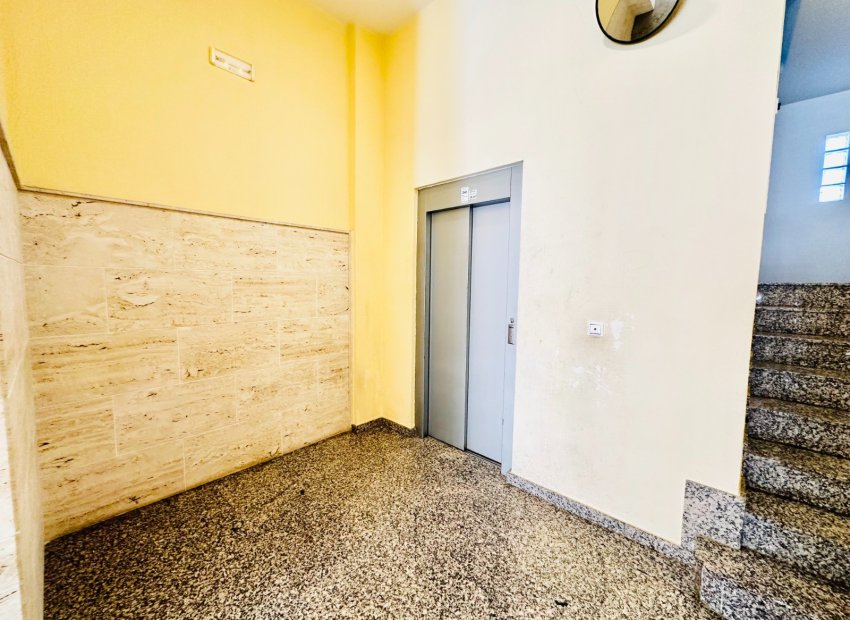 Resale - Apartment / flat - Torrevieia - Center