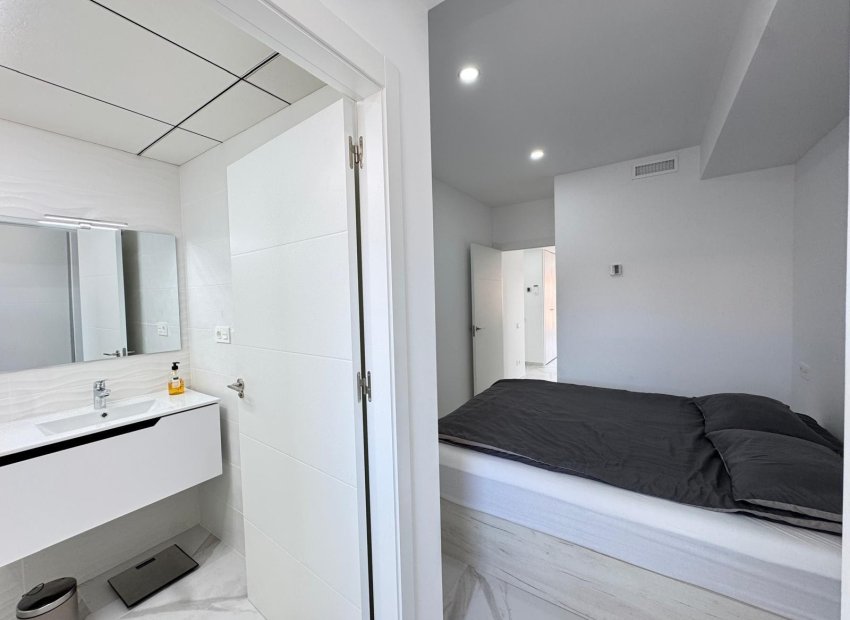 Resale - Apartment / flat - Torrevieia - Center