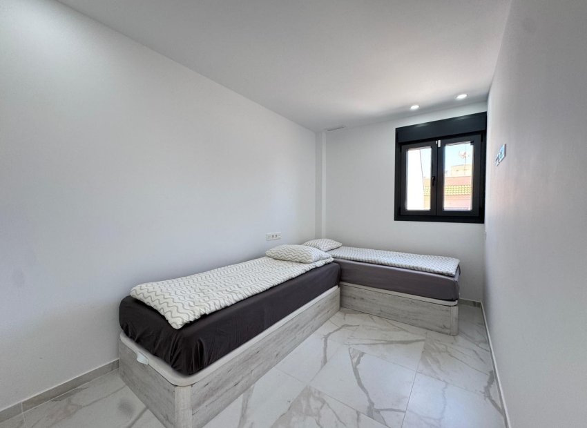 Resale - Apartment / flat - Torrevieia - Center