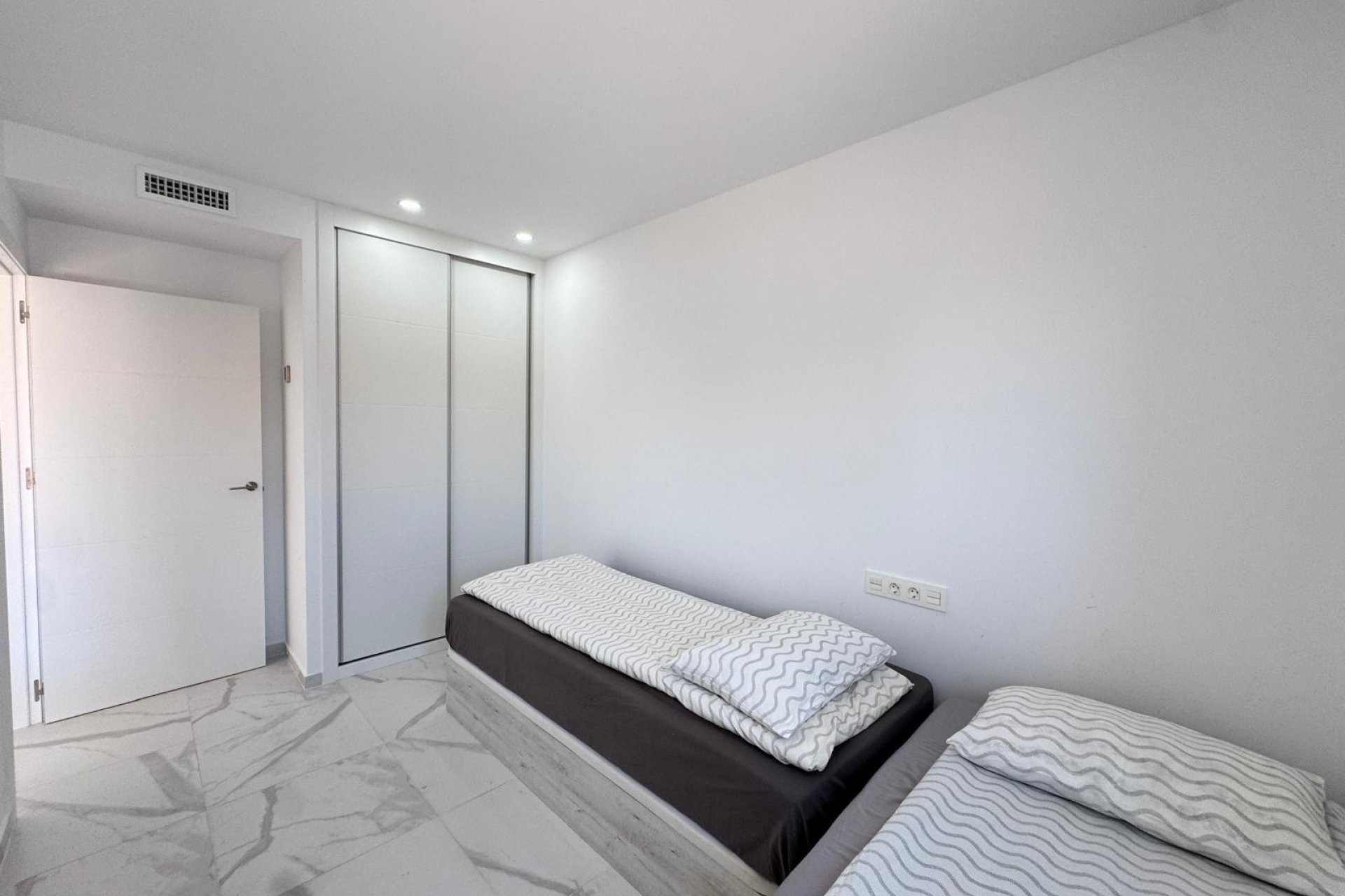 Resale - Apartment / flat - Torrevieia - Center