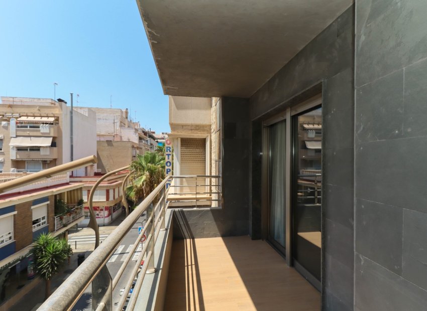 Resale - Apartment / flat - Torrevieia - Center