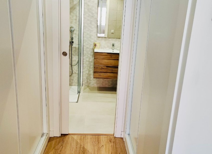 Resale - Apartment / flat - Torrevieia - Center