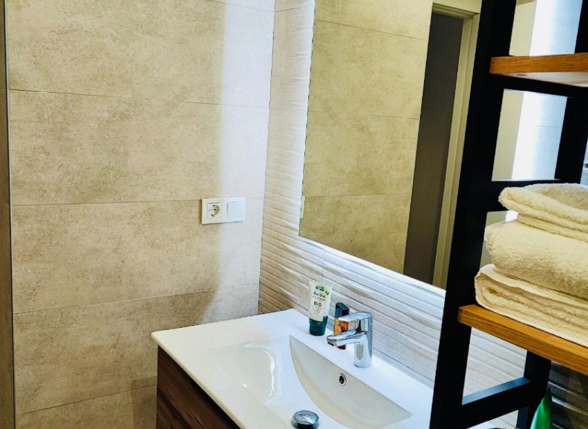 Resale - Apartment / flat - Torrevieia - Center