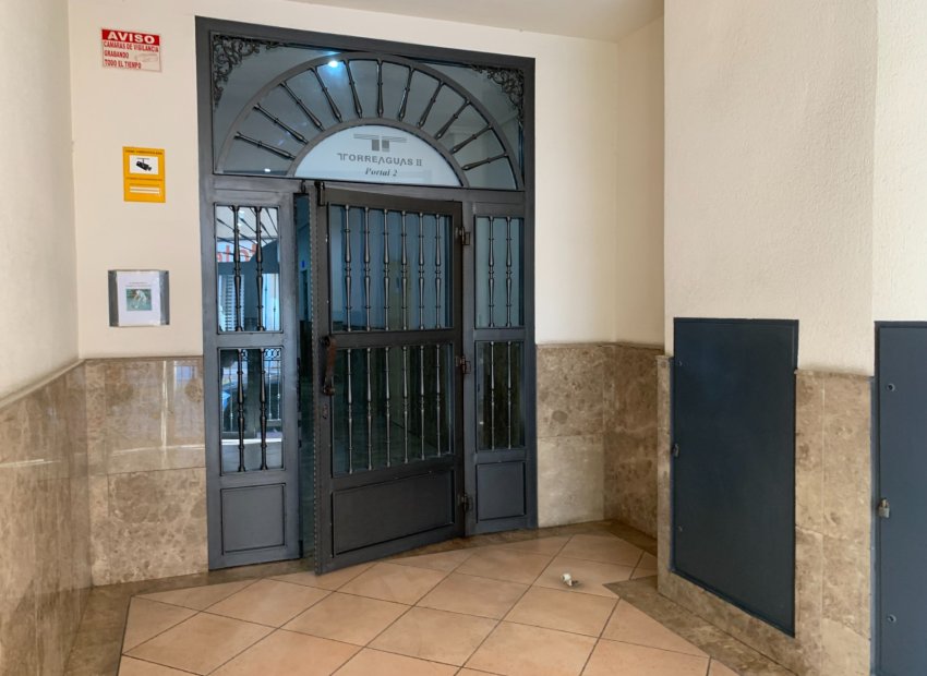 Resale - Apartment / flat - Torrevieia - Center