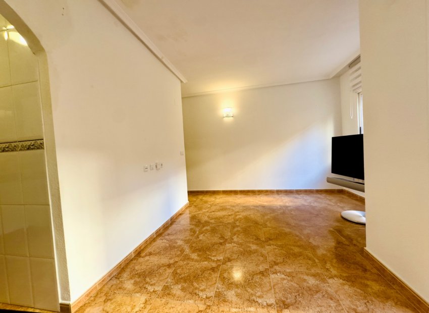 Resale - Apartment / flat - Torrevieia - Center