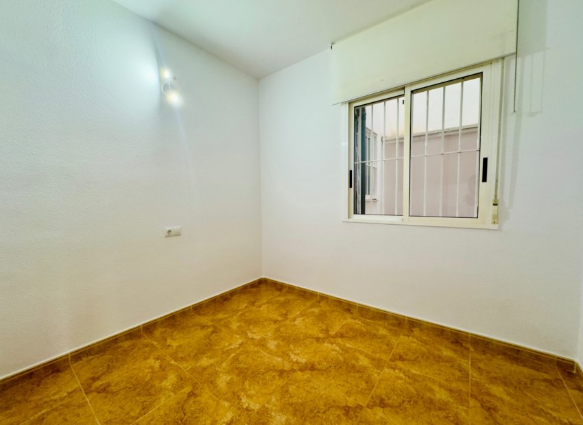 Resale - Apartment / flat - Torrevieia - Center