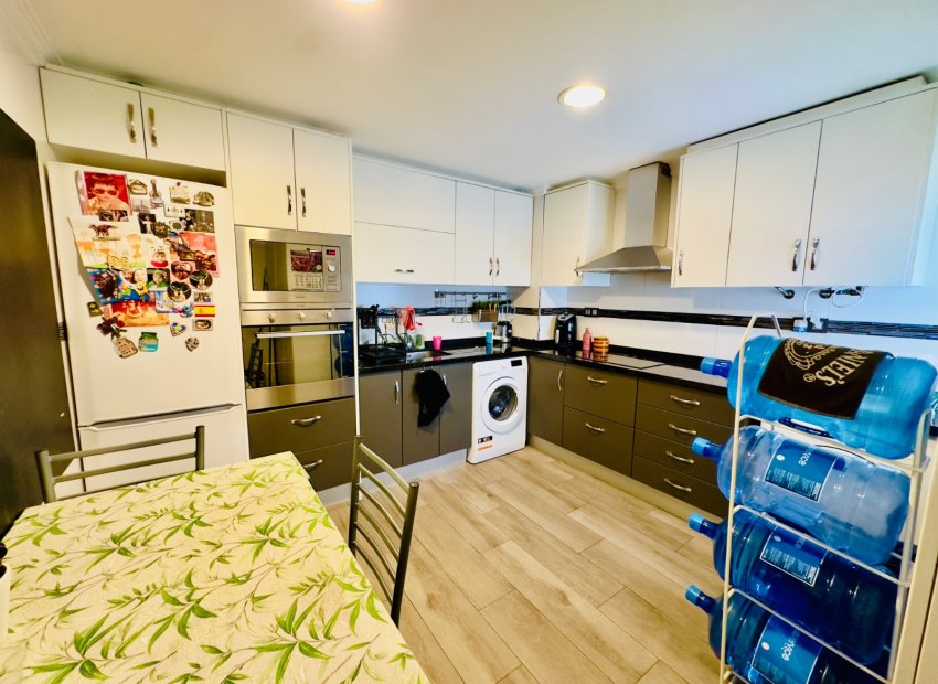 Resale - Apartment / flat - Torrevieia - Center