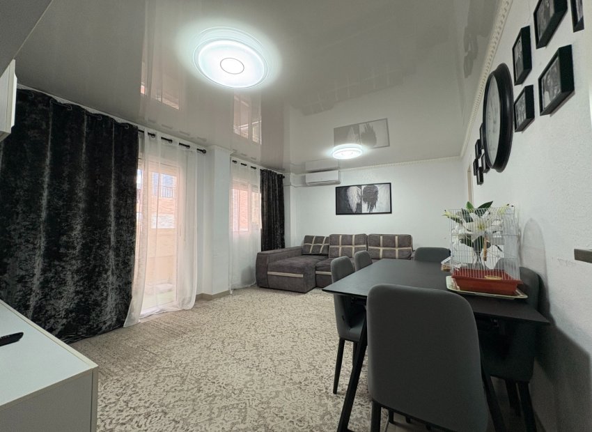 Resale - Apartment / flat - Torrevieia - Center