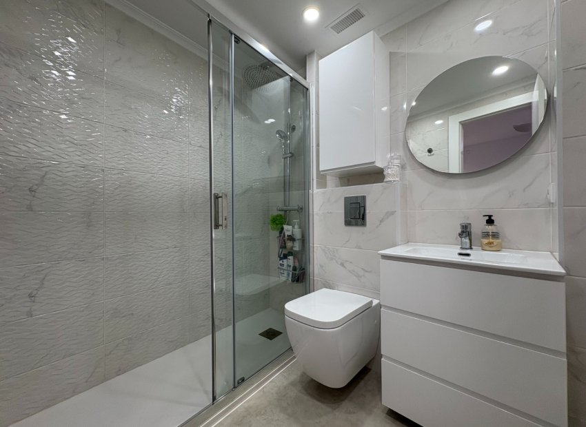 Resale - Apartment / flat - Torrevieia - Center