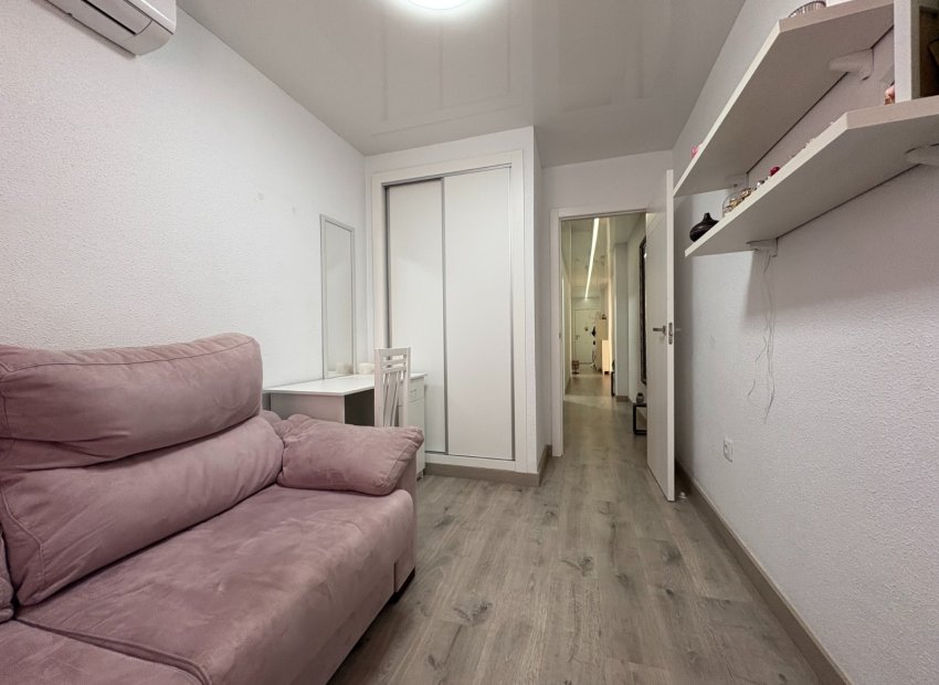 Resale - Apartment / flat - Torrevieia - Center