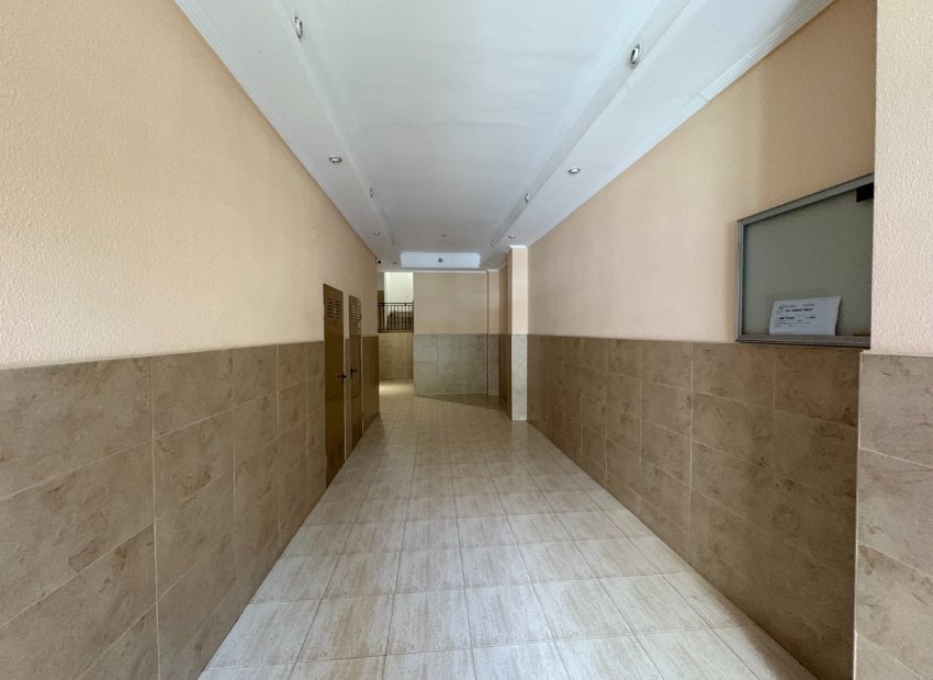 Resale - Apartment / flat - Torrevieia - Center