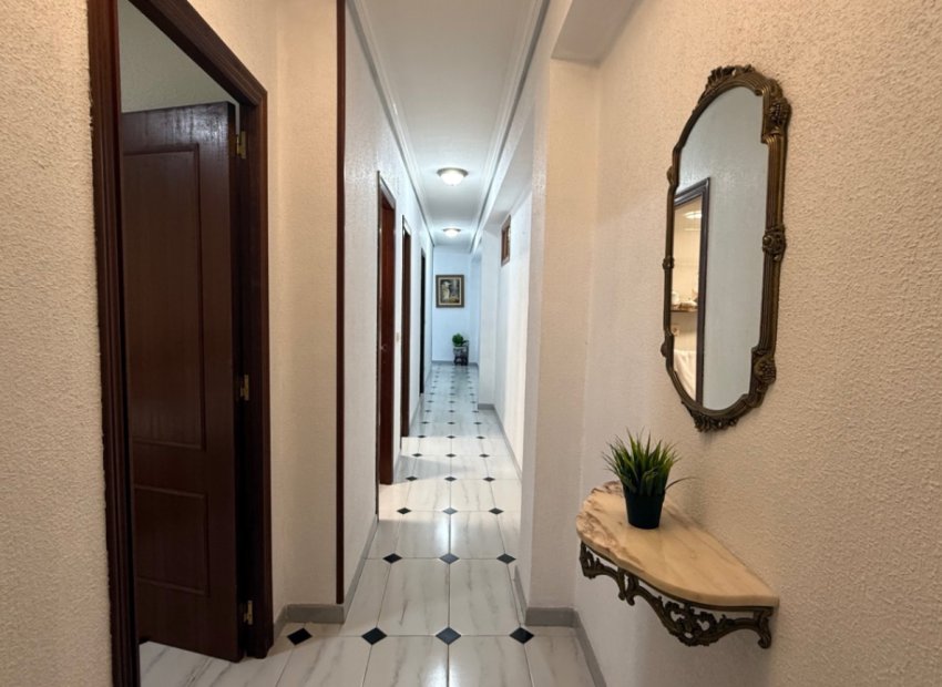 Resale - Apartment / flat - Torrevieia - Costa Blanca