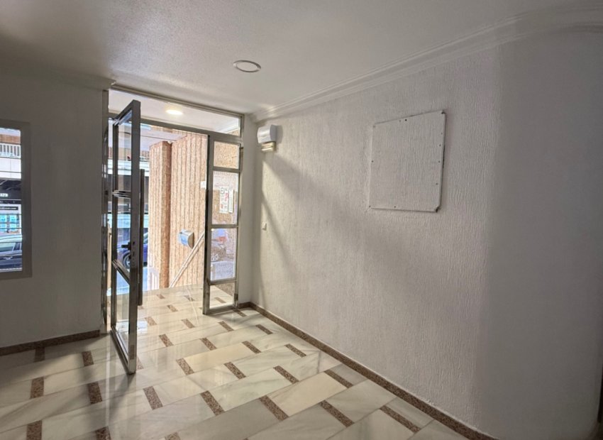 Resale - Apartment / flat - Torrevieia - Costa Blanca