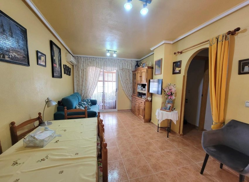 Resale - Apartment / flat - Torrevieia - Nueva Torrevieja