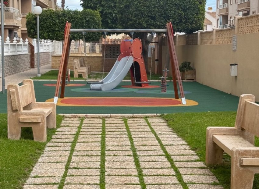 Resale - Apartment / flat - Torrevieia - Nueva Torrevieja