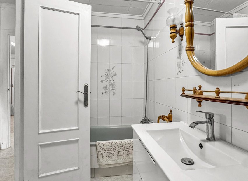 Resale - Apartment / flat - Torrevieia - Playa de los Locos