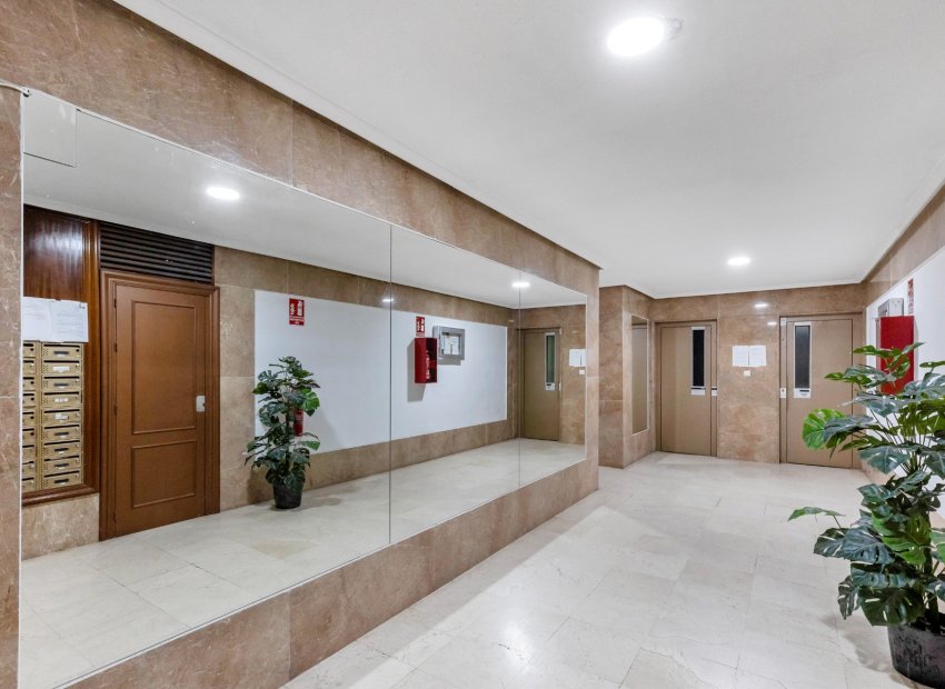 Resale - Apartment / flat - Torrevieia - Playa del Cura