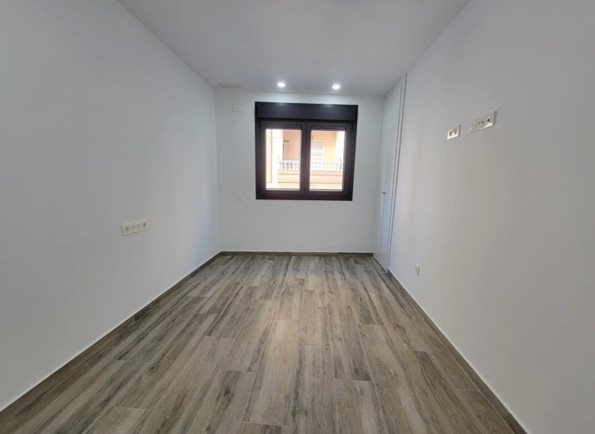 Resale - Apartment / flat - Torrevieia - Playa del Cura