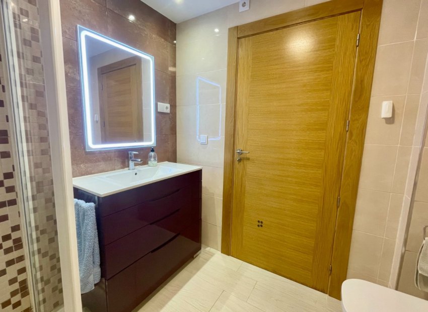 Resale - Apartment / flat - Torrevieia - Playa del Cura