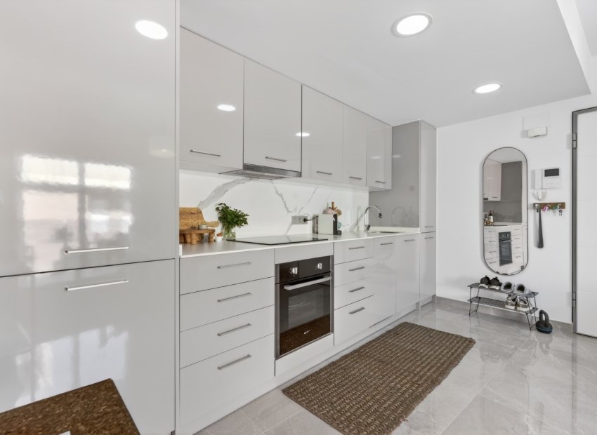 Resale - Apartment / flat - Torrevieia - Playa Los Locos