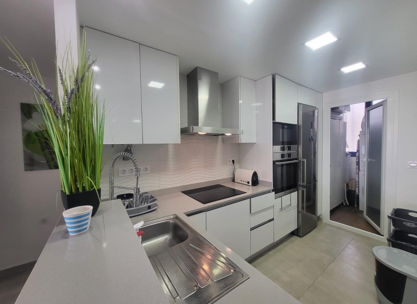 Resale - Apartment / flat - Torrevieia - Punta Prima