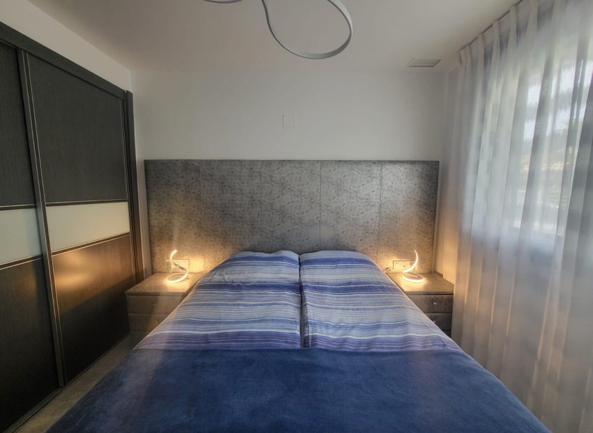 Resale - Apartment / flat - Torrevieia - Punta Prima