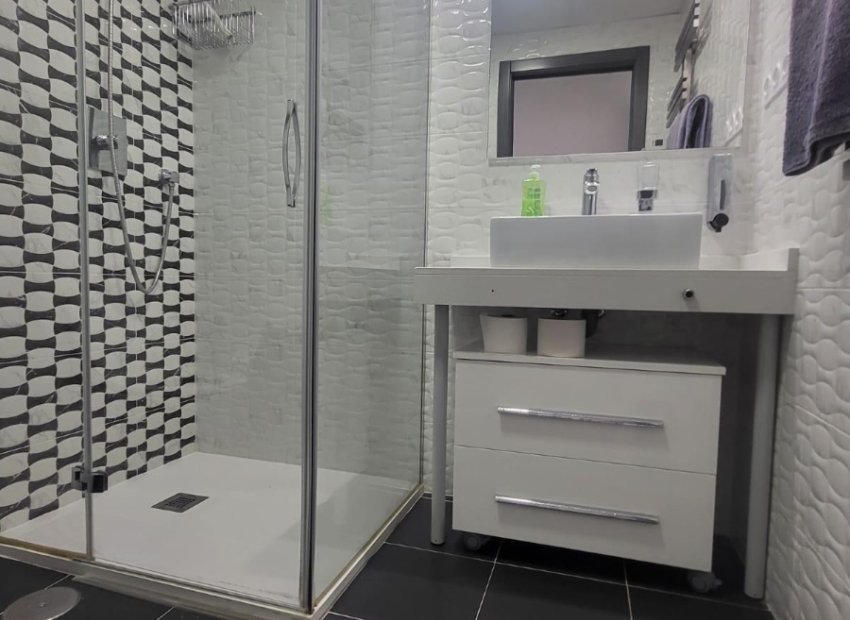 Resale - Apartment / flat - Torrevieia - Punta Prima