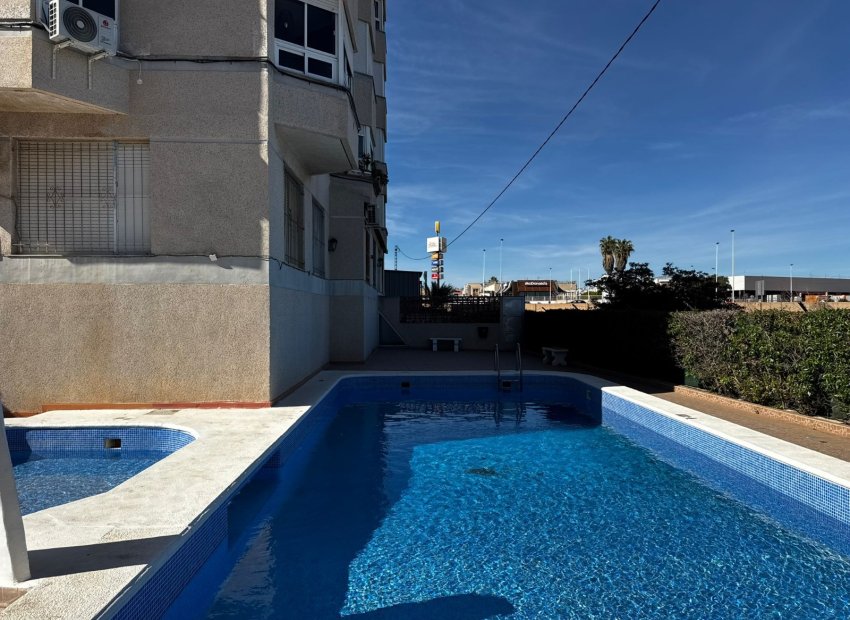 Resale - Apartment / flat - Torrevieia - Punta Prima