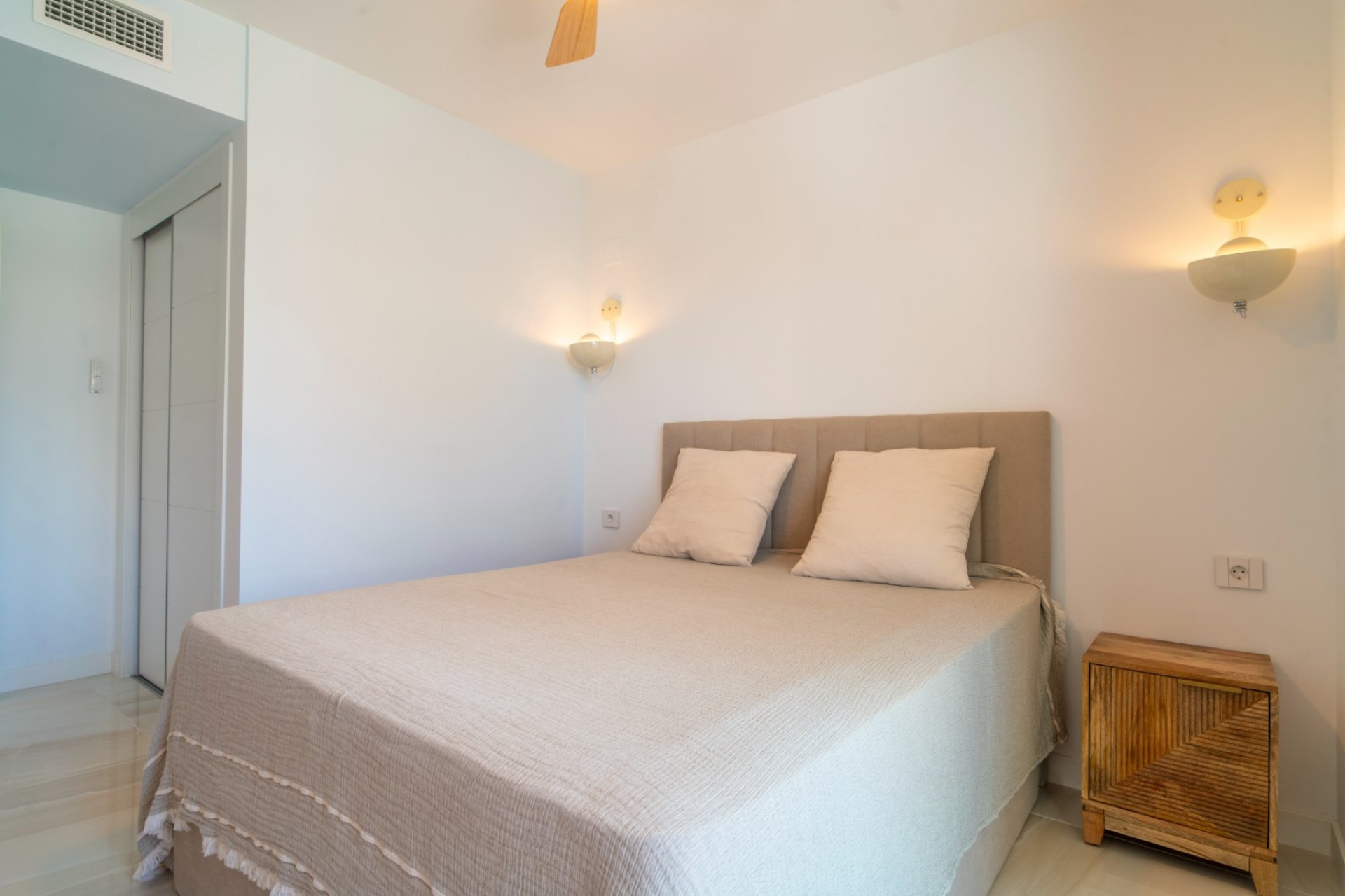 Resale - Apartment / flat - Torrevieia - Punta Prima